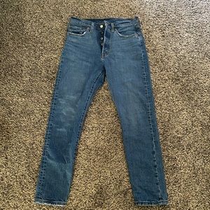 Levi jeans size 28